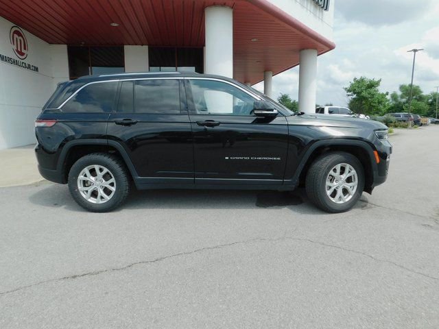 Used 2023 Jeep Grand Cherokee Limited image 29