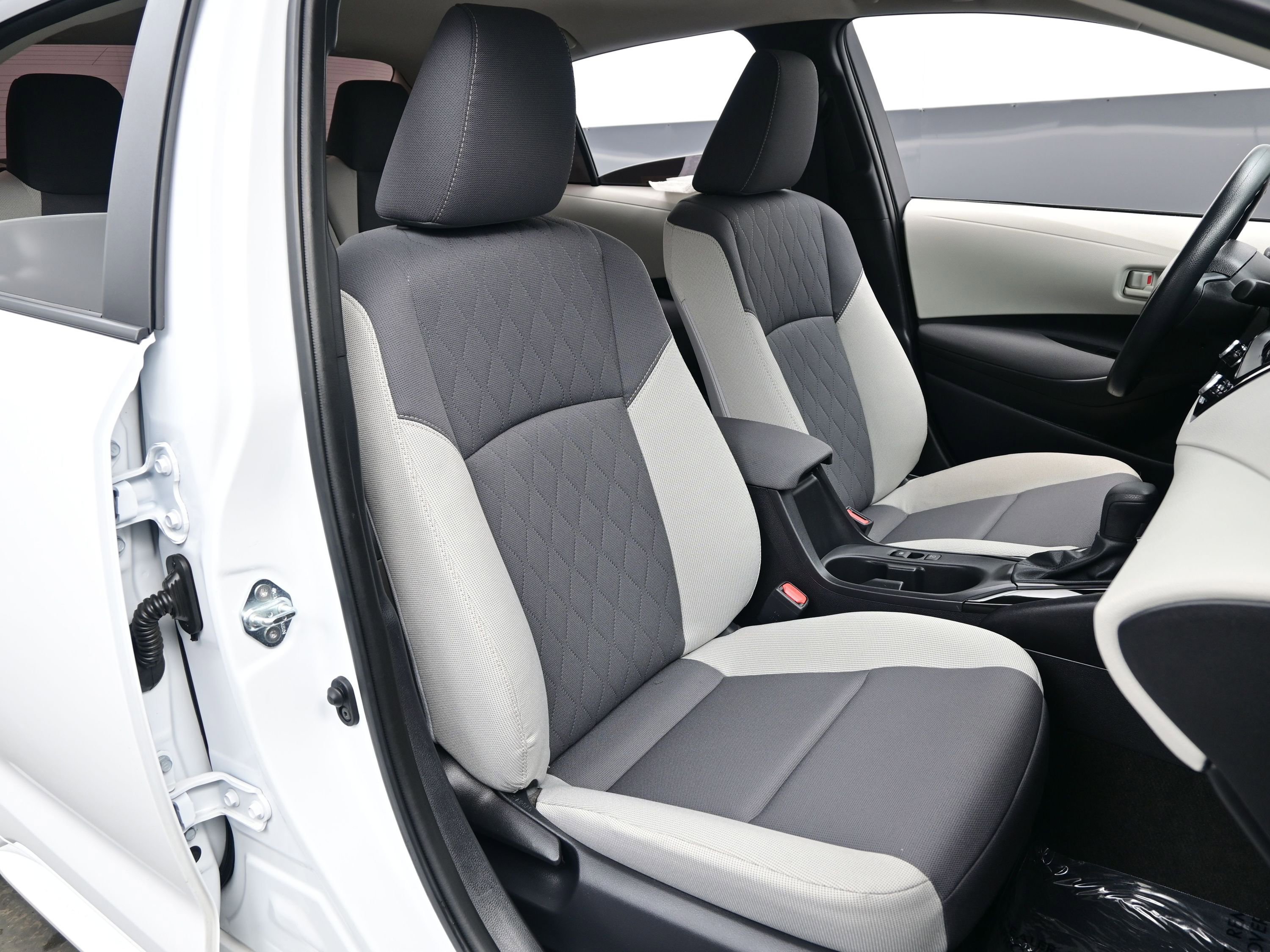 Used 2025 Toyota Corolla LE w/ LE Premium Package image 13