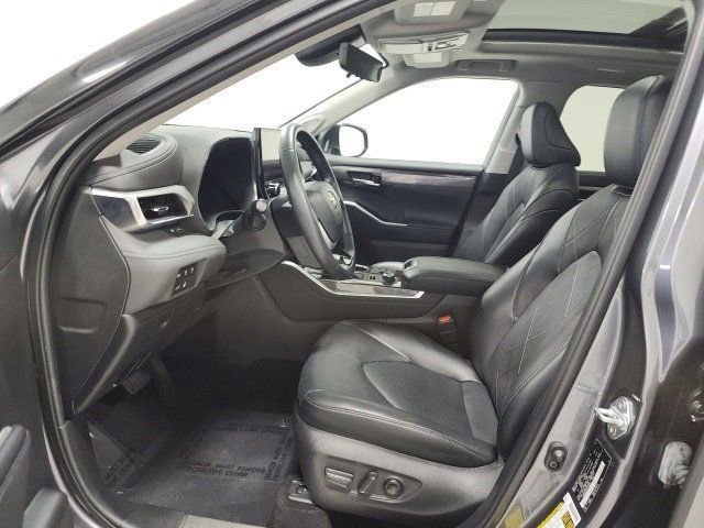 Used 2023 Toyota Highlander Platinum image 23