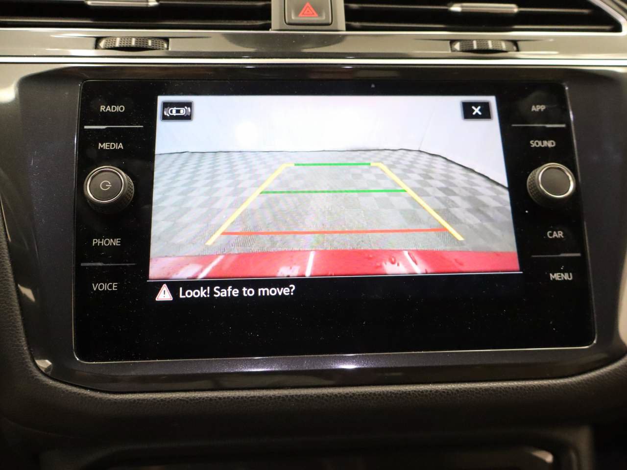 Used 2022 Volkswagen Tiguan SE FWD image 11