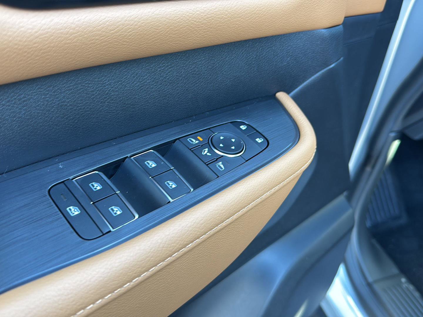 New 2026 Nissan Armada SL w/ Captain's Chari Seat Package image 29