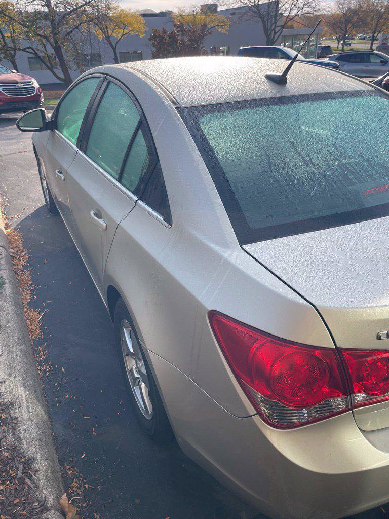 Used 2014 Chevrolet Cruze LT w/ Technology Package FWD image 2