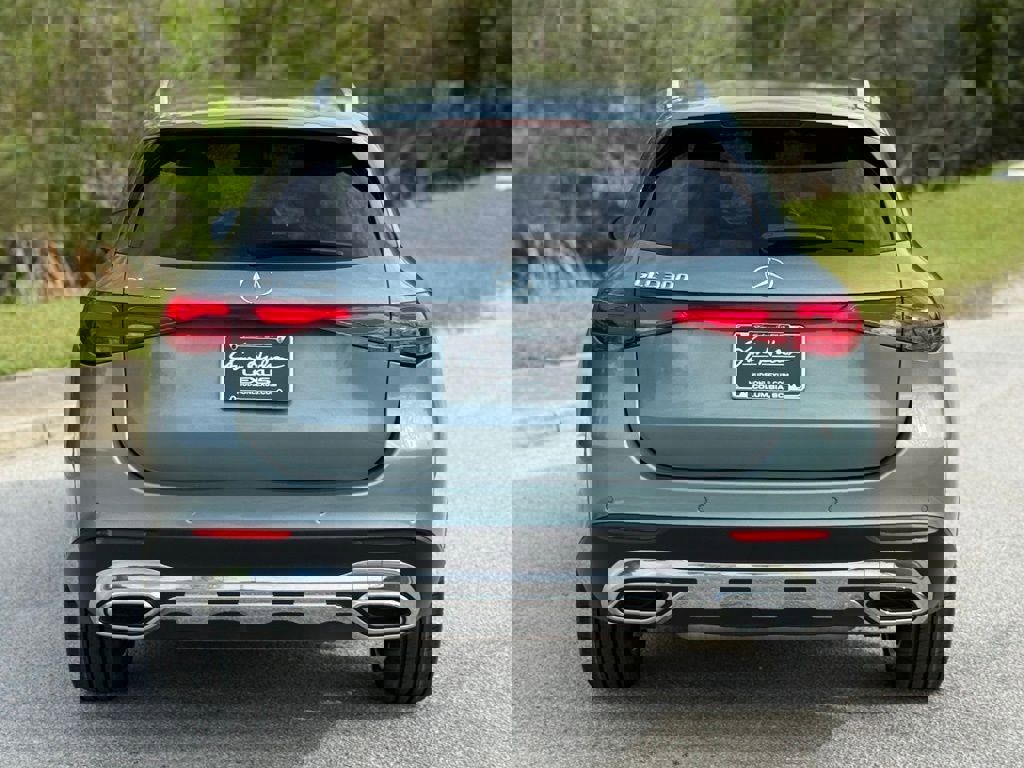 Used 2025 Mercedes-Benz GLC 300 image 12