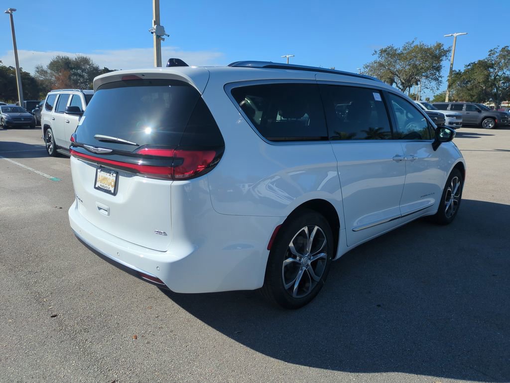 New 2026 Chrysler Pacifica Pinnacle AWD/4WD image 5