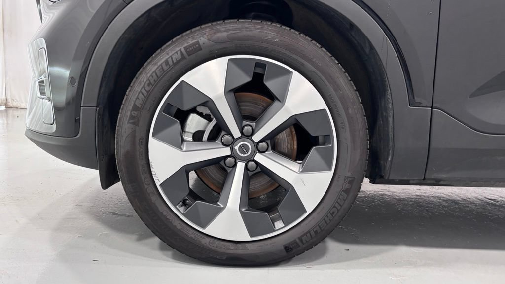 Certified 2026 Volvo XC40 B5 Plus AWD/4WD image 30
