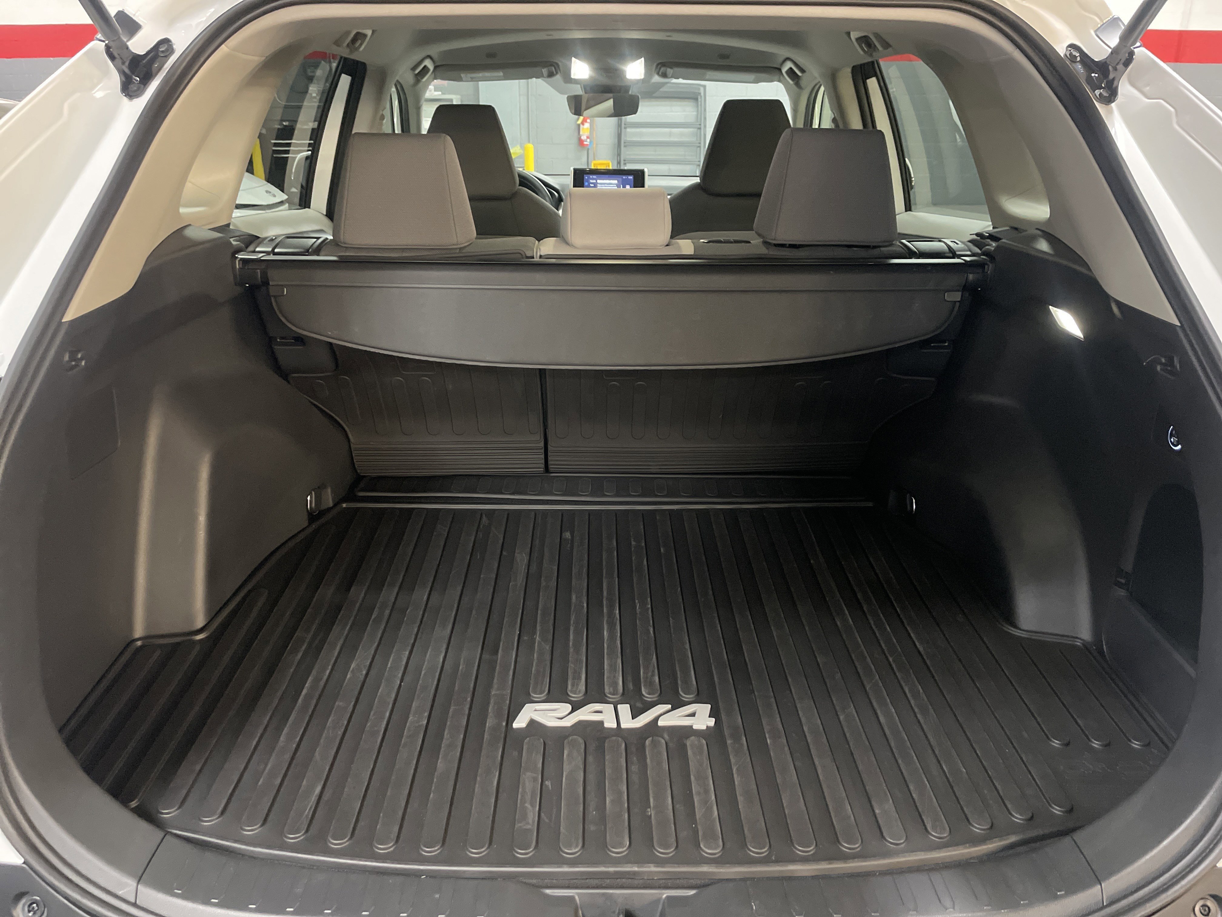 Used 2025 Toyota RAV4 XLE image 34