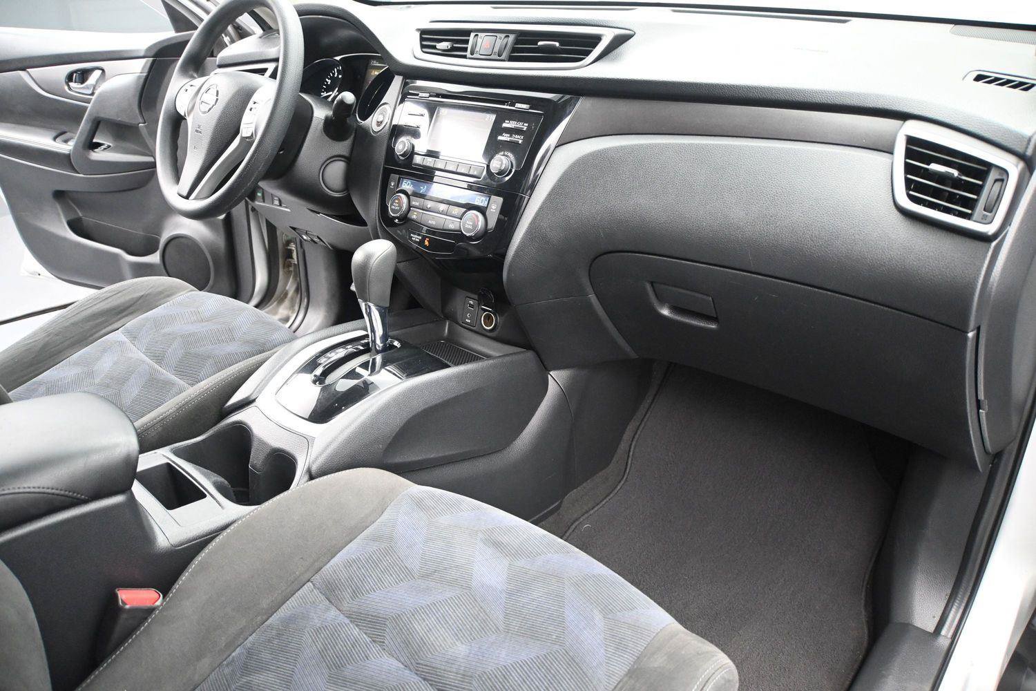 Used 2015 Nissan Rogue SV AWD/4WD image 17
