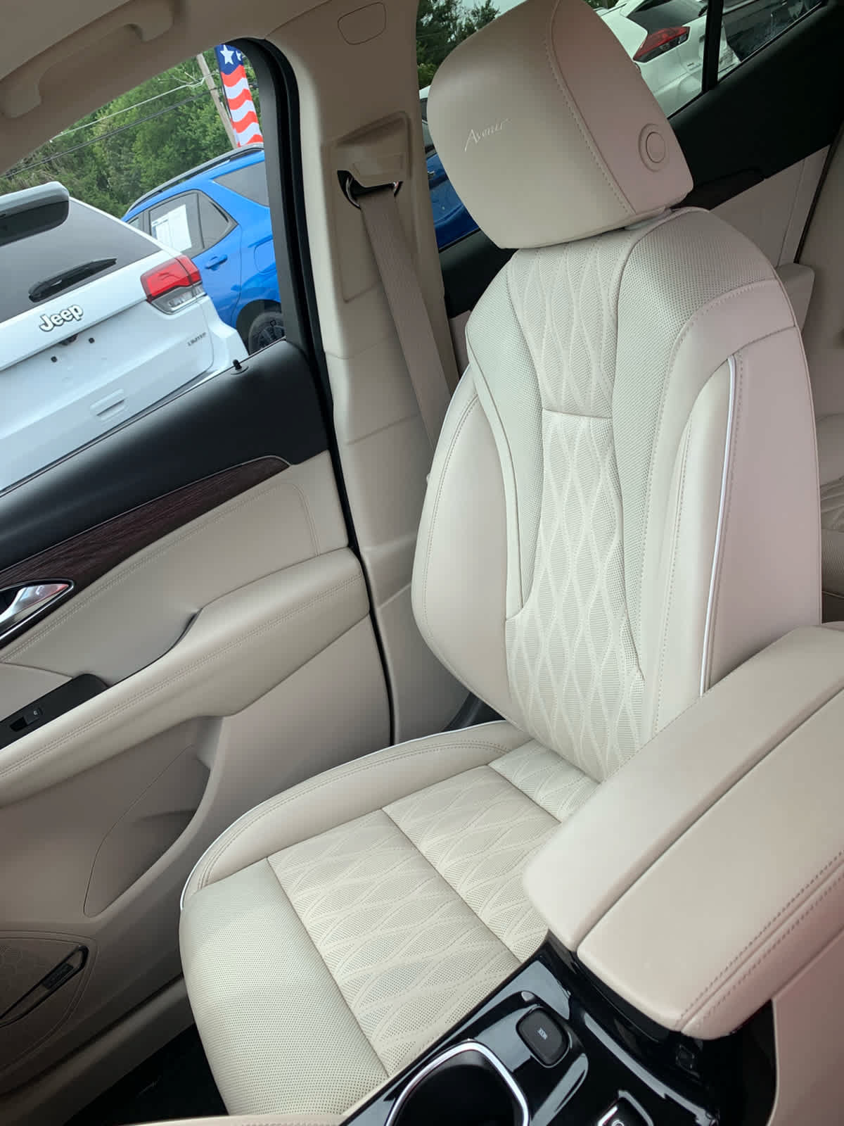 Used 2023 Buick Envision Avenir AWD/4WD image 21