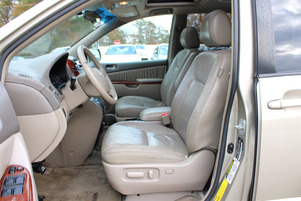 Used 2005 Toyota Sienna XLE image 14