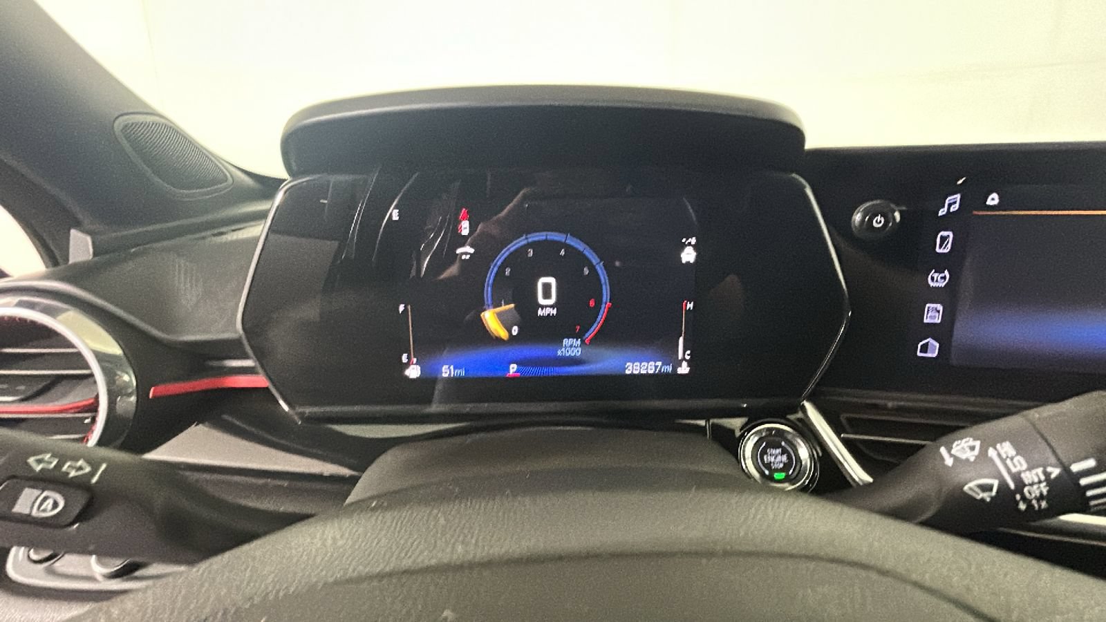 Used 2024 Chevrolet Trax RS w/ Sunroof Package FWD image 20