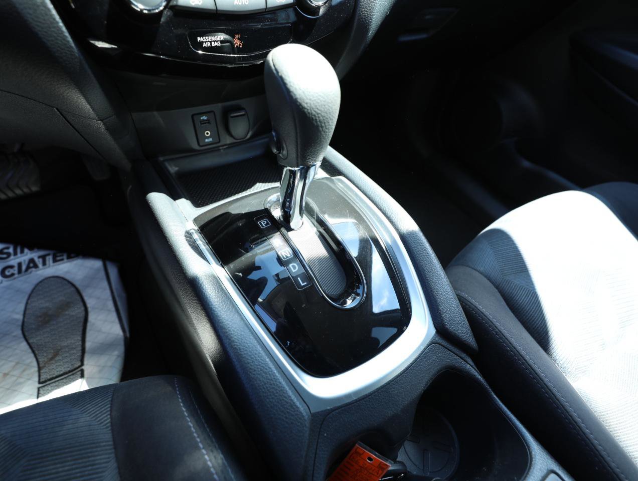 Used 2015 Nissan Rogue SV image 16