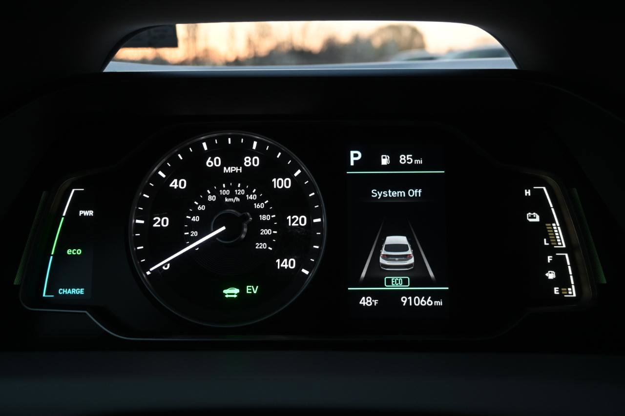 Used 2020 Hyundai Ioniq Blue FWD image 26