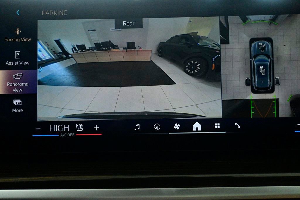 Used 2025 BMW X5 xDrive40i w/ Premium Package image 24