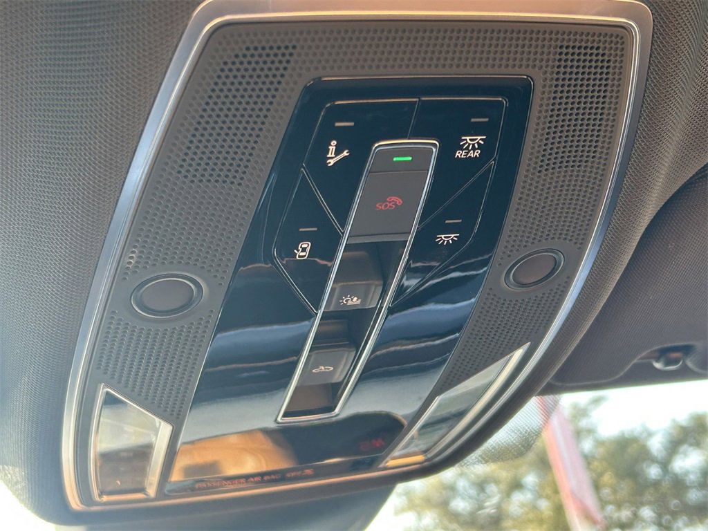 Used 2022 Audi A8 L 3.0T image 20