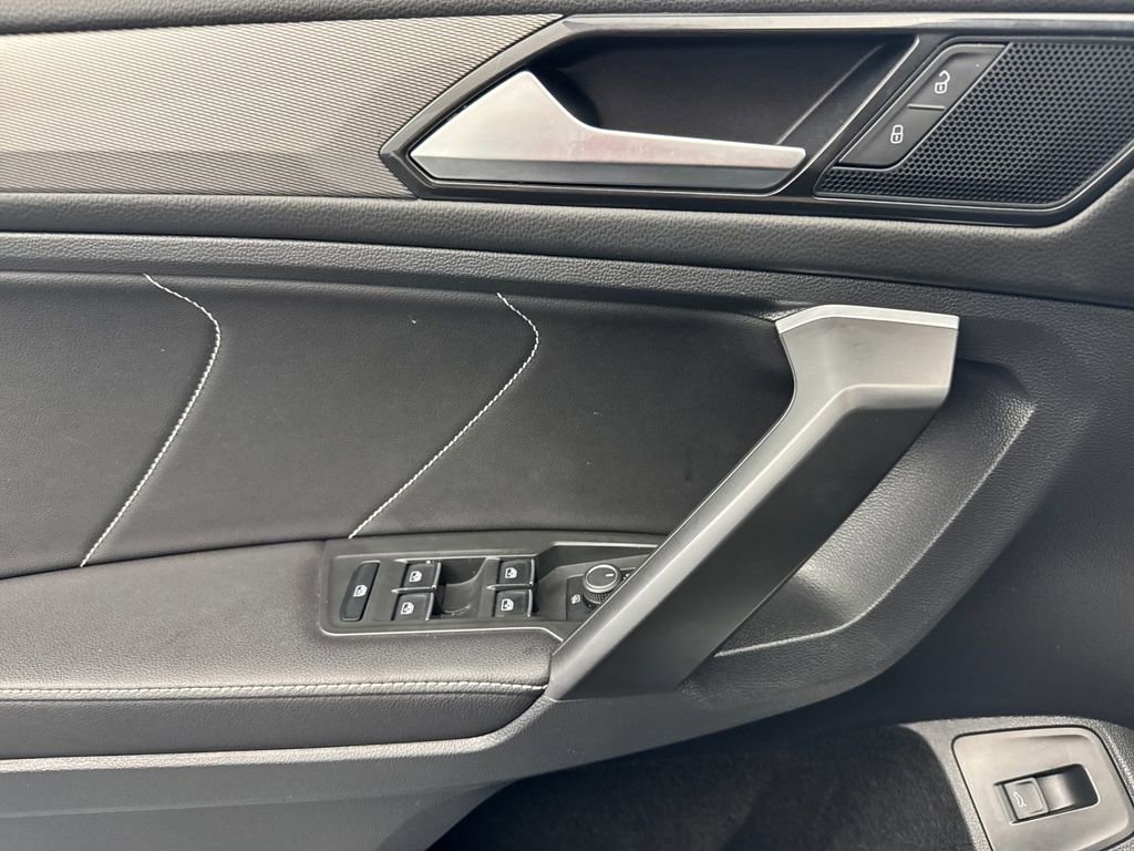 Used 2024 Volkswagen Tiguan SE image 10