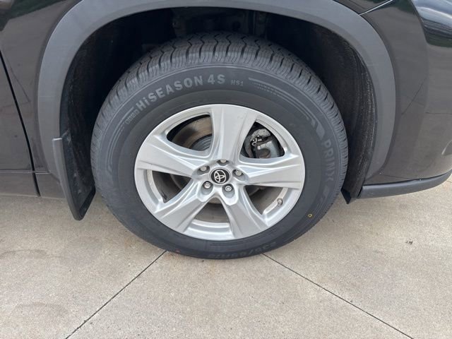 Used 2023 Toyota Highlander LE image 9