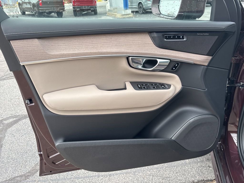 New 2026 Volvo XC90 B6 Plus w/ Protection Package Premier image 17