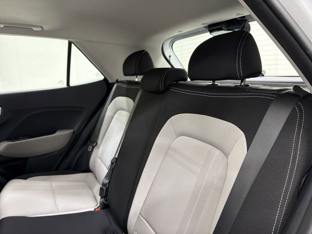 Used 2025 Hyundai Venue SEL image 16