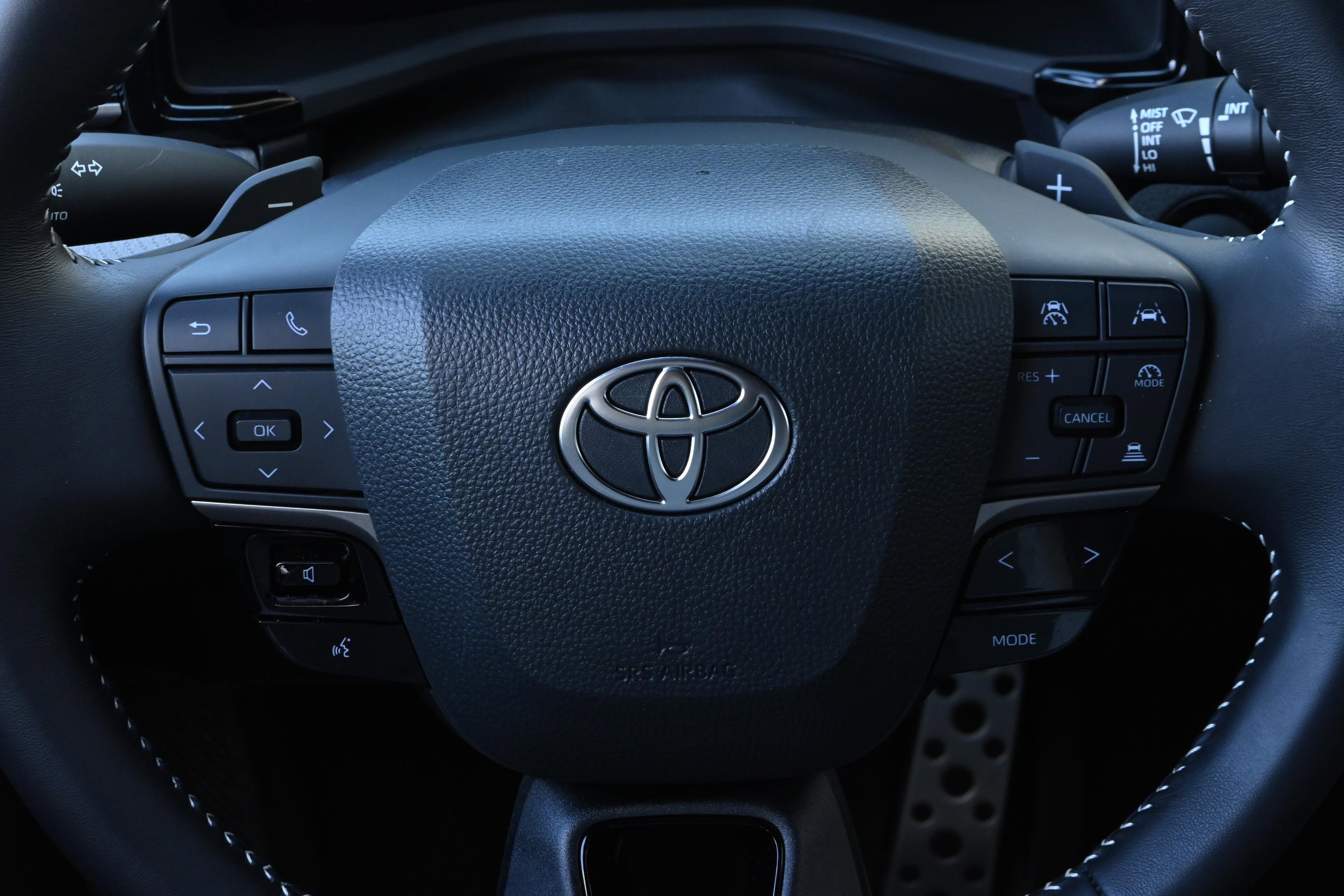 Used 2025 Toyota Camry SE image 30