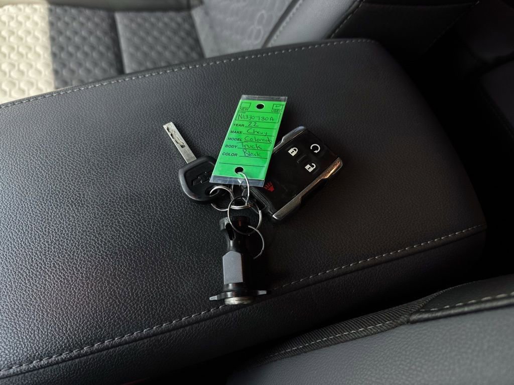 Used 2022 Chevrolet Colorado Z71 w/ Z71 Midnight Edition AWD/4WD image 29