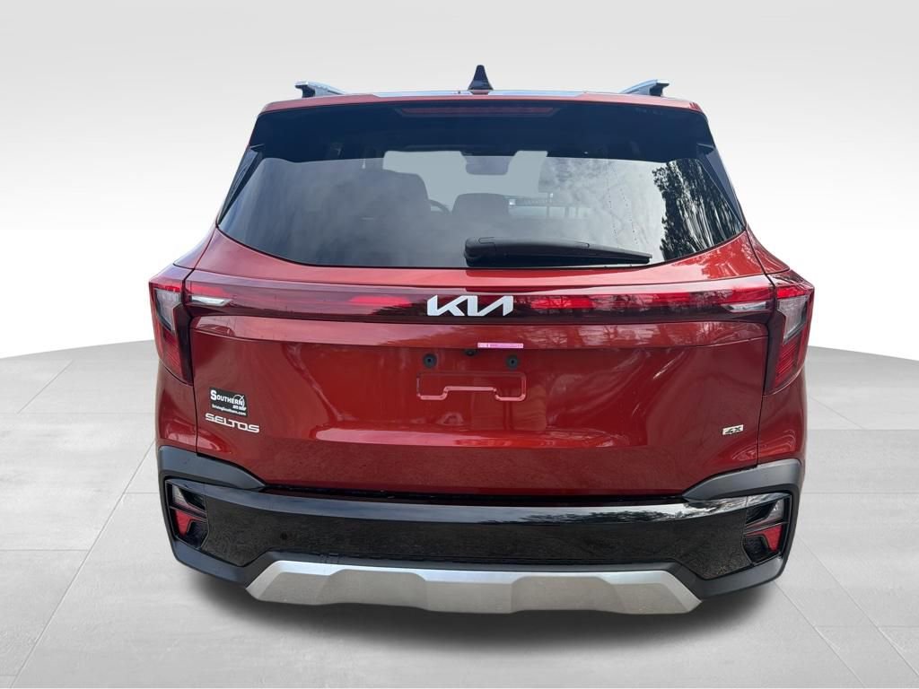 Certified 2025 Kia Seltos S image 4