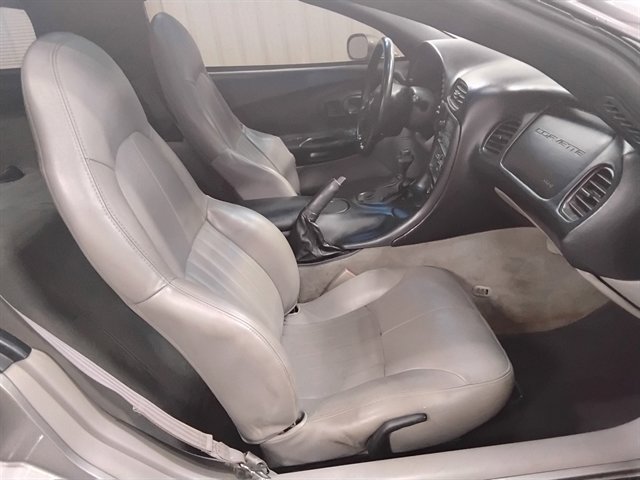 Used 1999 Chevrolet Corvette Coupe RWD image 14