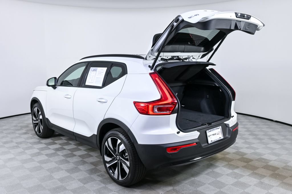Certified 2025 Volvo XC40 B5 Plus image 33