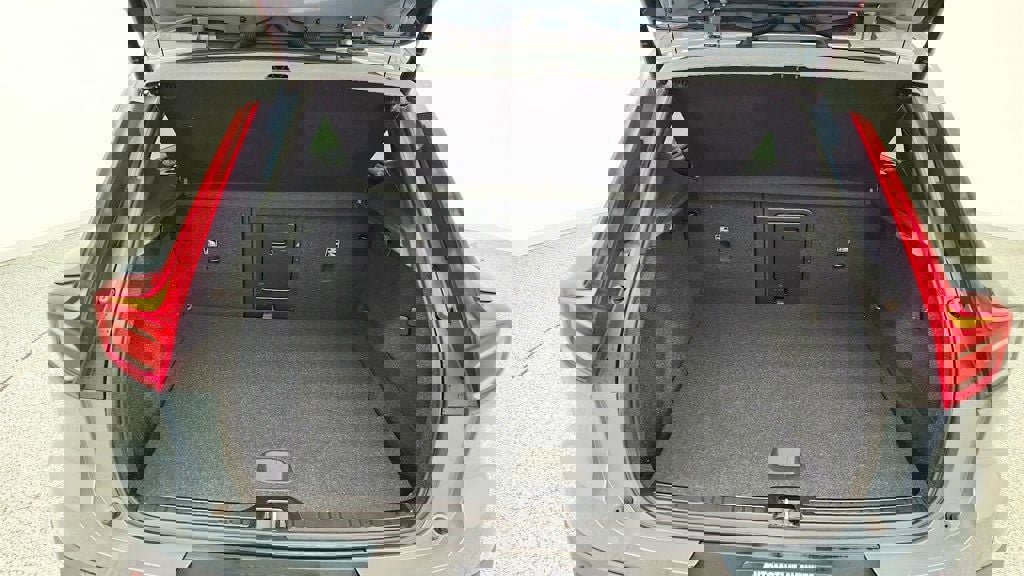 Used 2020 Volvo XC40 T5 Momentum image 20