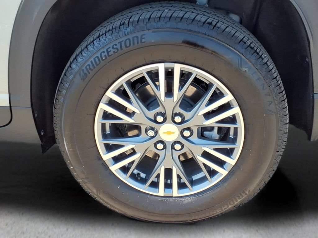 Used 2025 Chevrolet Traverse LT FWD image 26