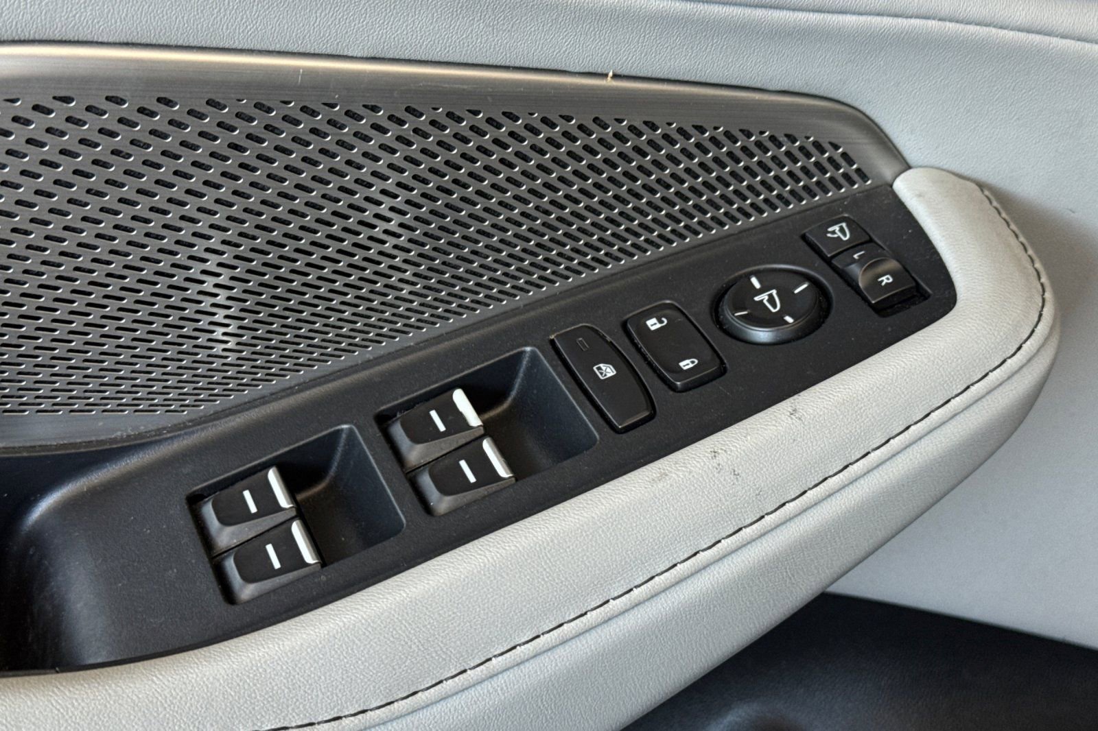 Used 2023 Acura MDX FWD w/ Technology Package image 13