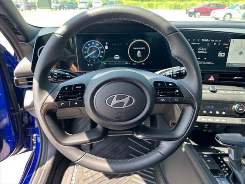 New 2025 Hyundai Elantra SEL image 11