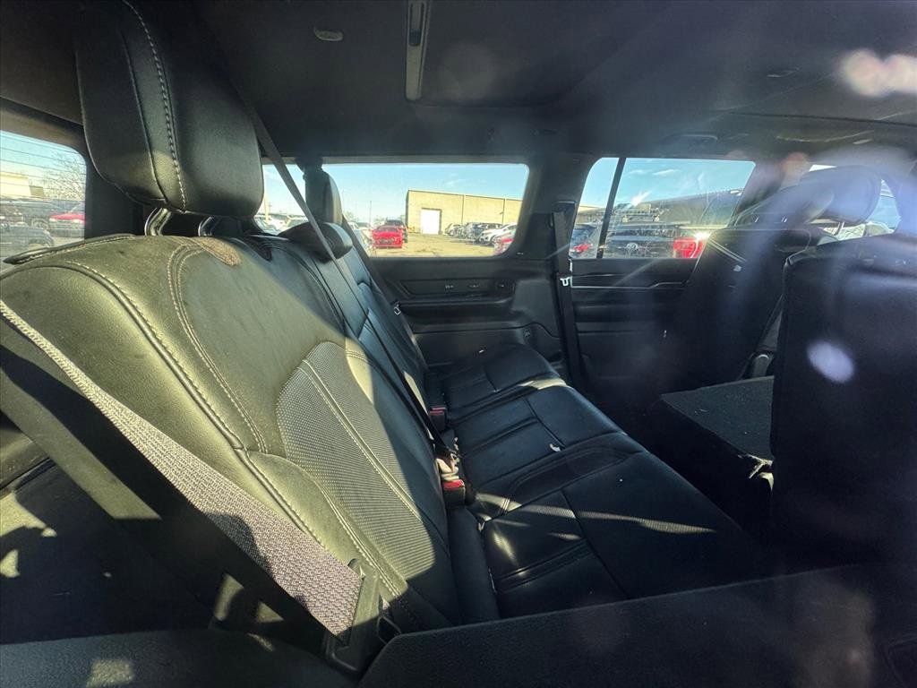 Used 2023 Jeep Wagoneer L 4WD w/ Premium Group I image 4