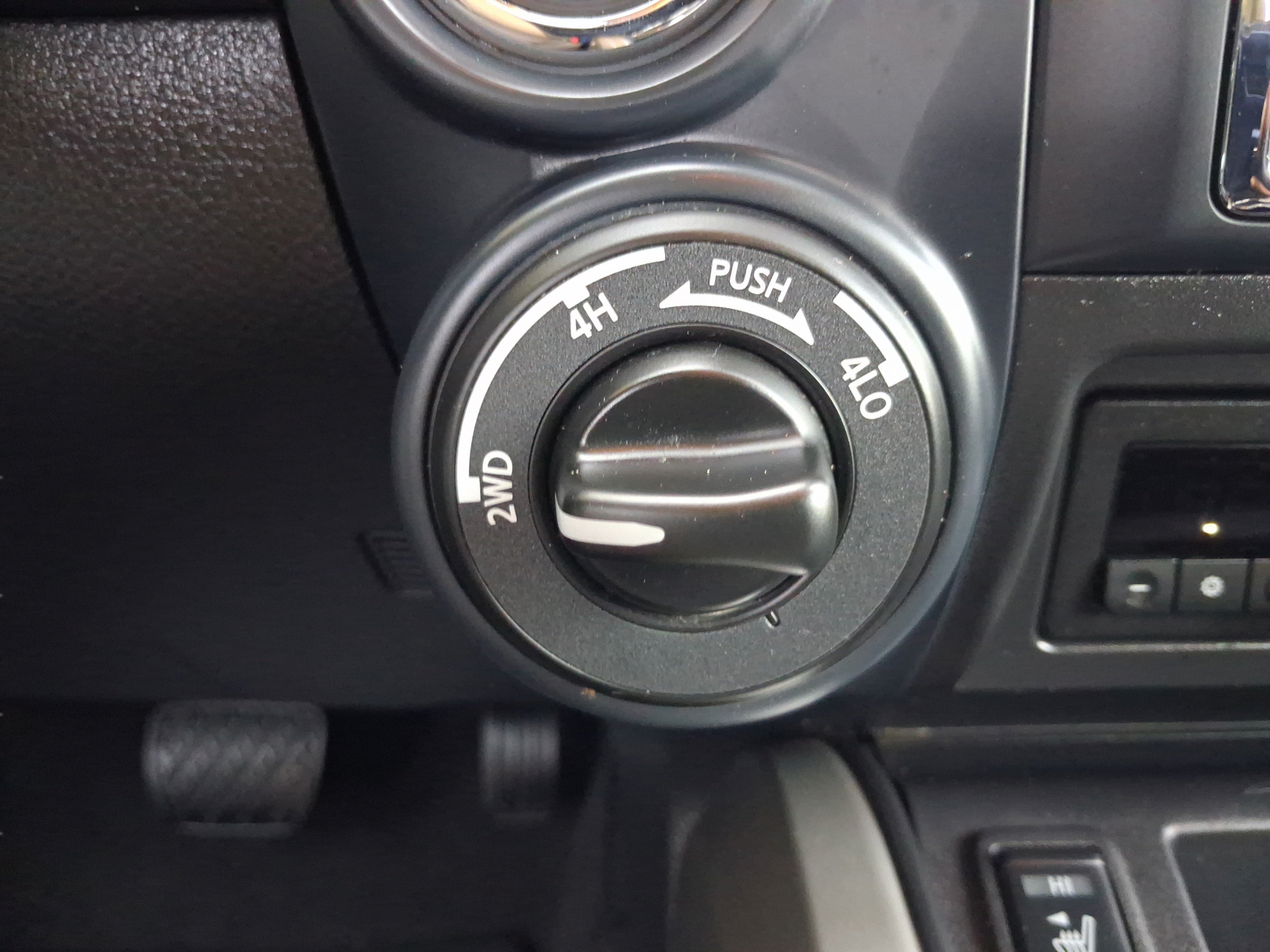 Used 2024 Nissan Titan SV w/ SV Convenience Package AWD/4WD image 14