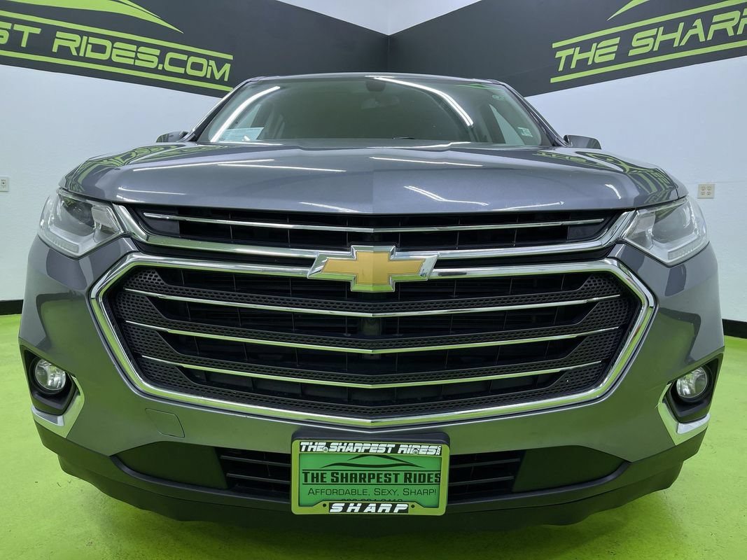 Used 2019 Chevrolet Traverse LT w/ LPO, 'HIT The Road' Package FWD image 3