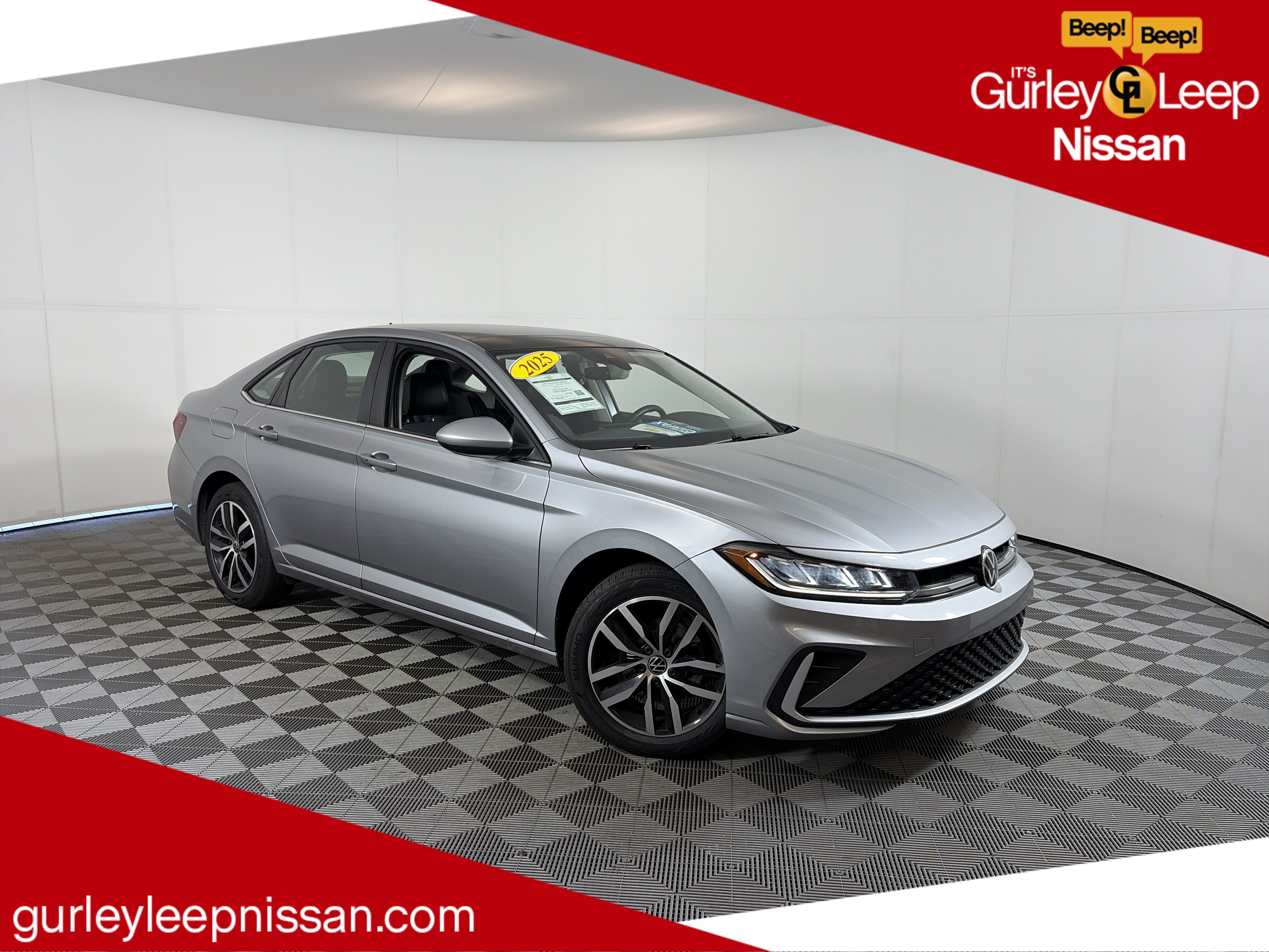 Used 2025 Volkswagen Jetta SE FWD image 1