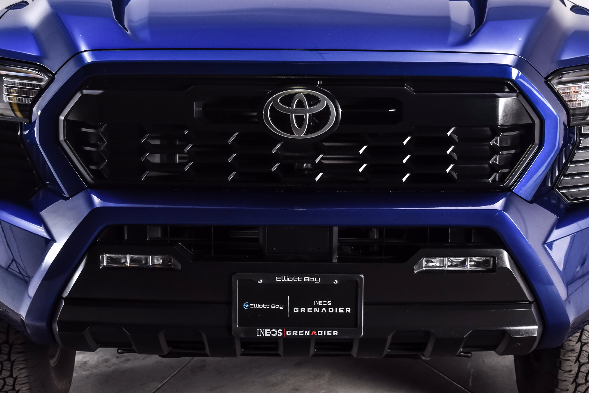 Used 2024 Toyota Tacoma TRD Off-Road AWD/4WD image 7