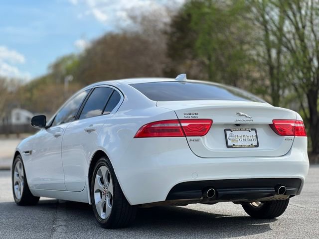 Used 2018 Jaguar XE image 7