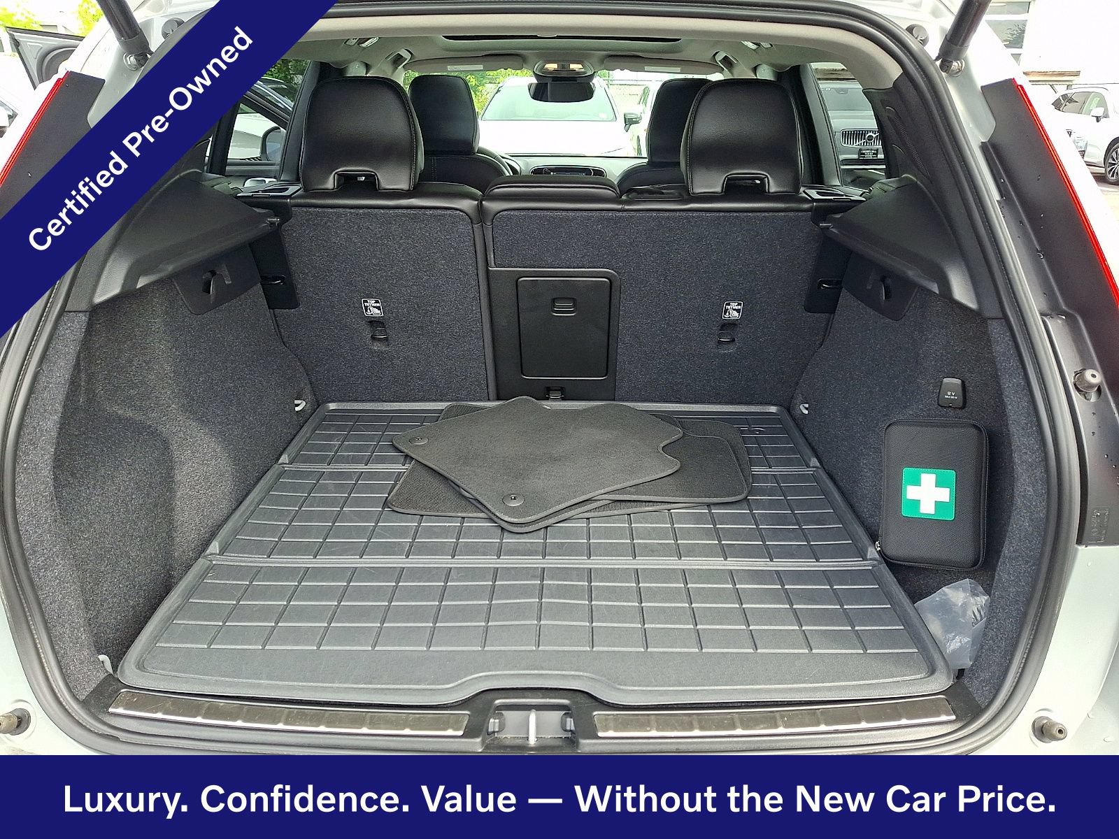 Certified 2024 Volvo XC40 B5 Plus w/ Protection Package Premier AWD/4WD image 30