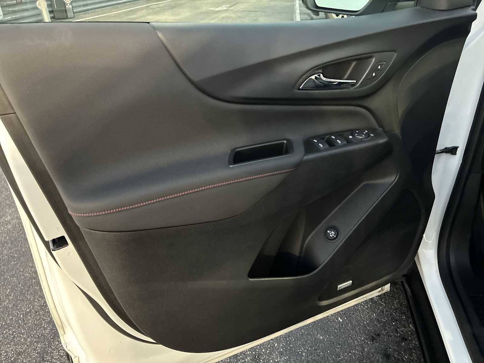 Certified 2022 Chevrolet Equinox RS w/ RS Leather Package image 23