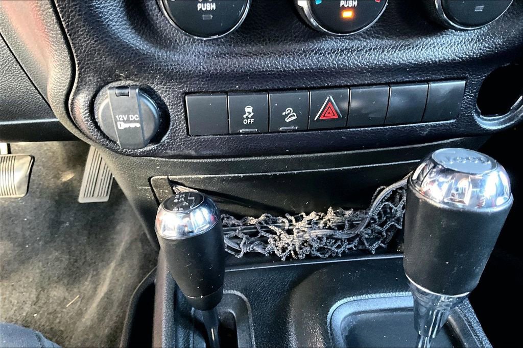 Used 2016 Jeep Wrangler Unlimited Willys image 31