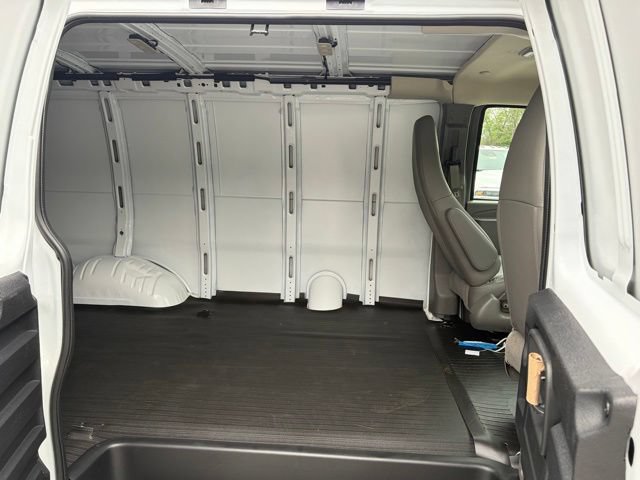 New 2026 Chevrolet Express 2500 w/ Driver Convenience Package RWD image 10
