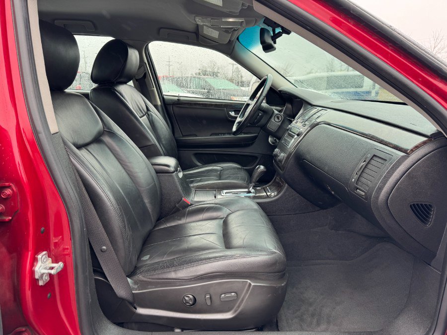 Used 2011 Cadillac DTS 4dr Sdn Base FWD image 18