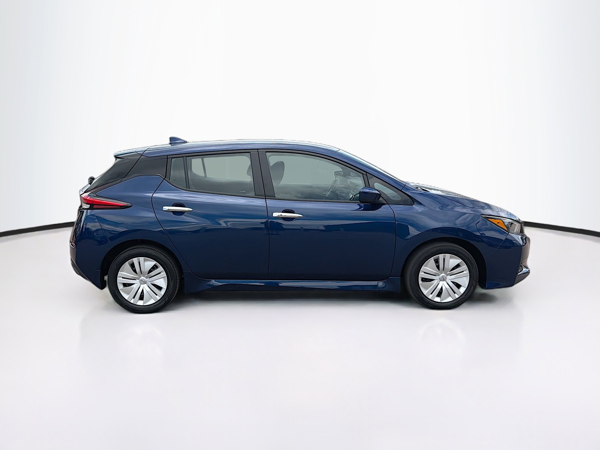 Used 2025 Nissan Leaf S FWD image 10