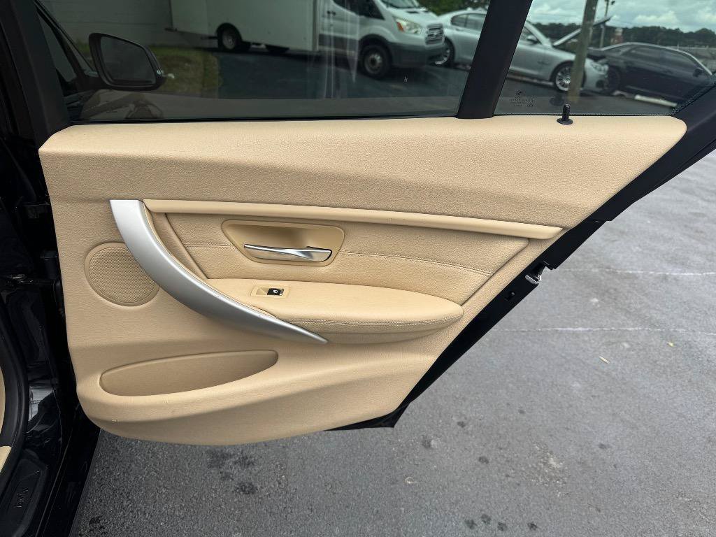 Used 2016 BMW 320i Sedan RWD image 23