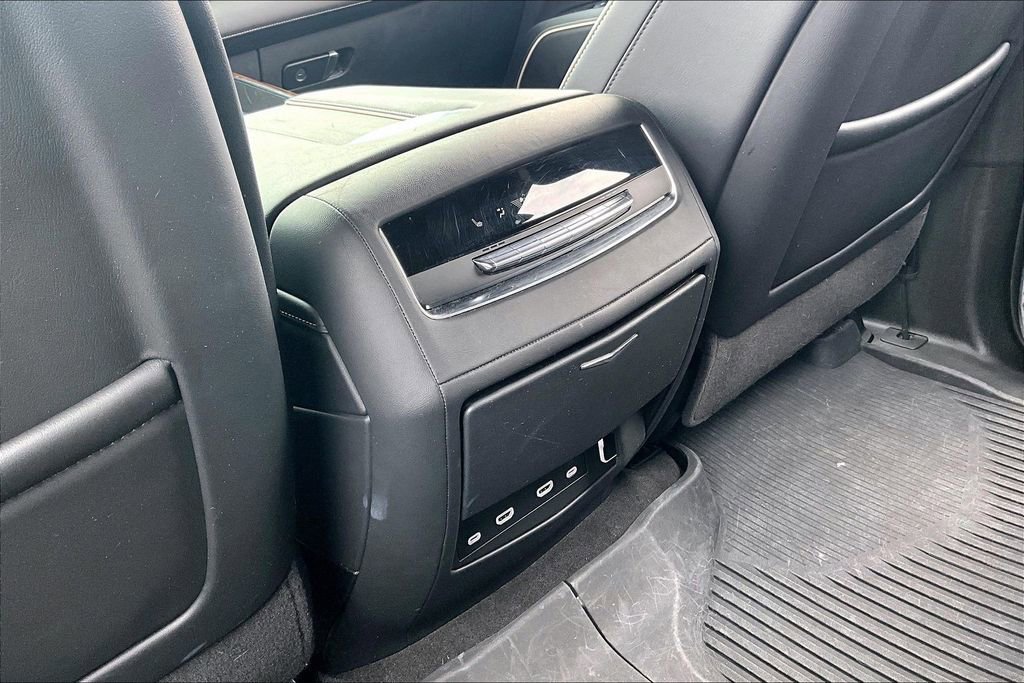 Used 2024 Cadillac Escalade ESV Premium Luxury image 24