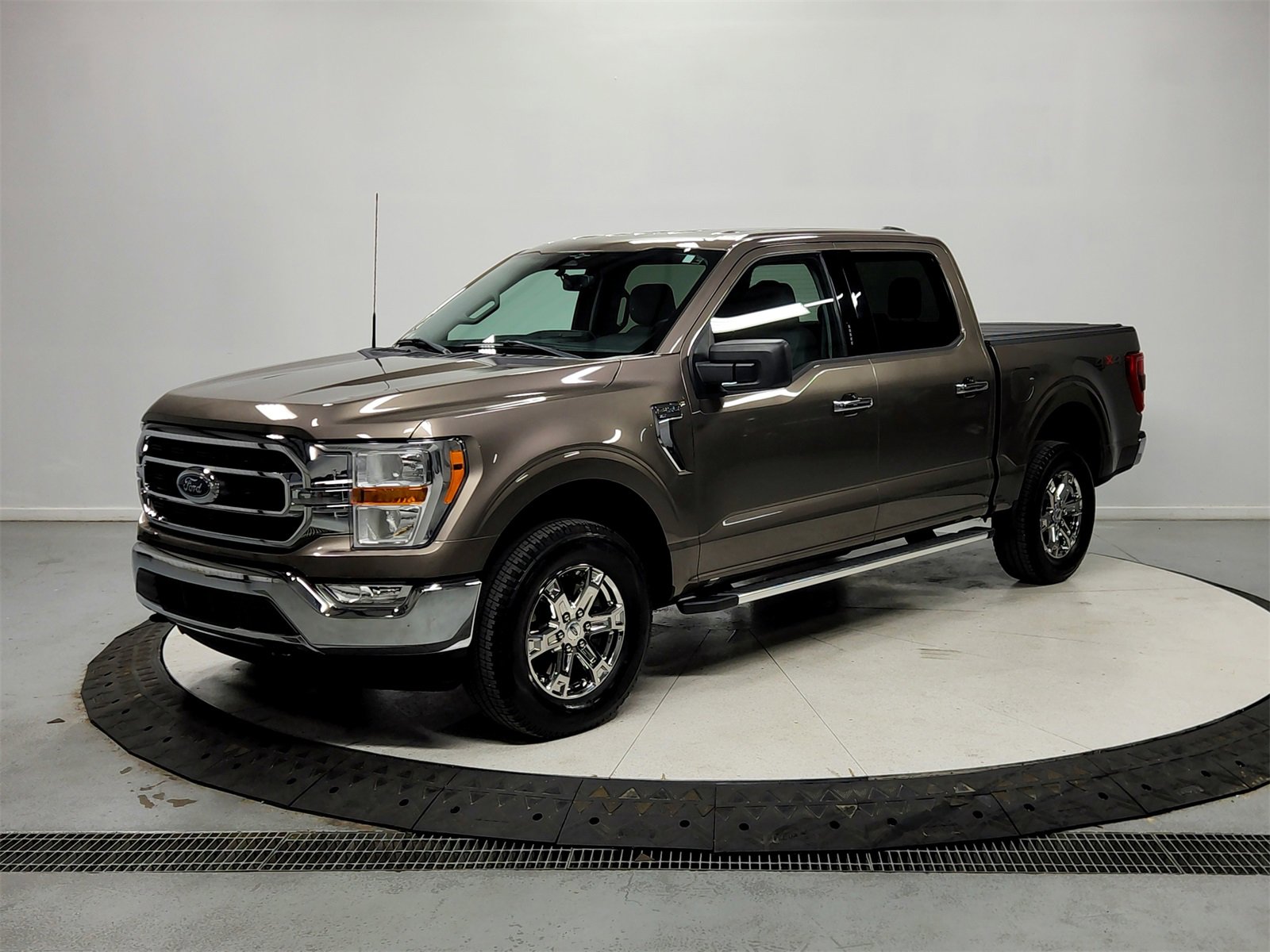 Used 2023 Ford F150 XLT w/ Equipment Group 301A Mid image 3