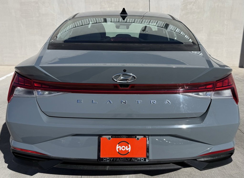 Used 2022 Hyundai Elantra SEL w/ Convenience + Premium Package image 4