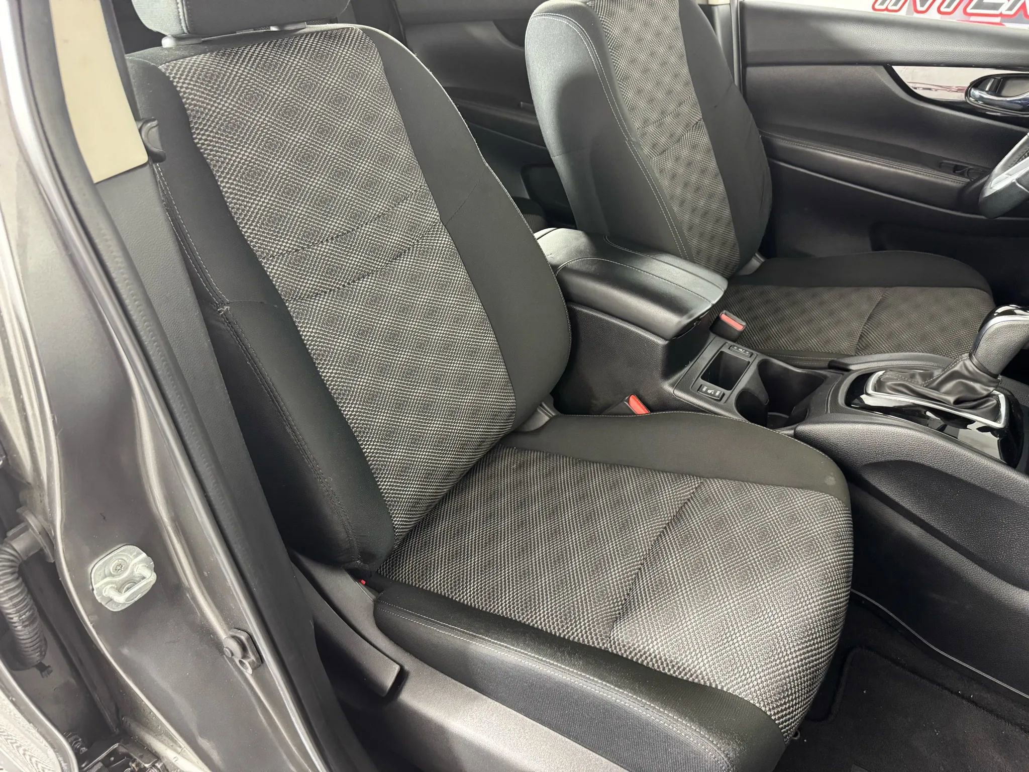 Used 2021 Nissan Rogue Sport SV image 34