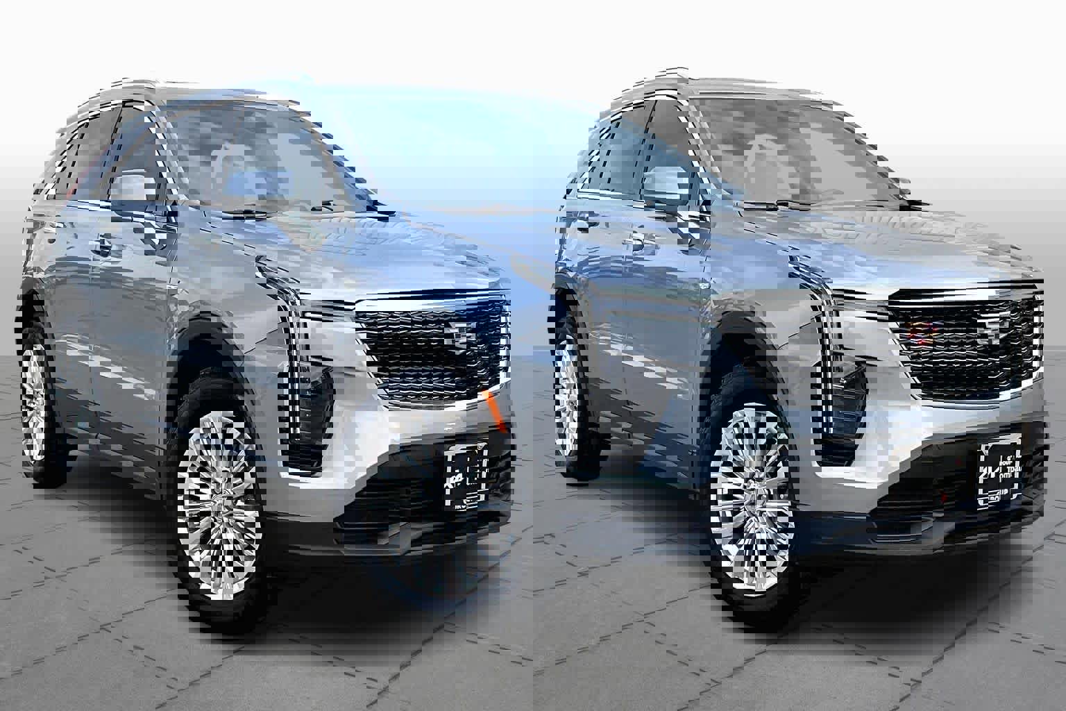 Used 2024 Cadillac XT4 Luxury w/ Cold Weather Package image 2