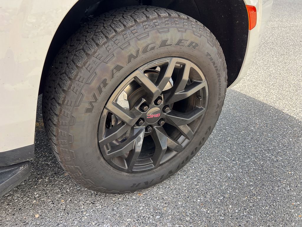 Used 2022 GMC Yukon AT4 image 9